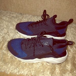 Air Hurache Run Ultra Blue & White Sneakers